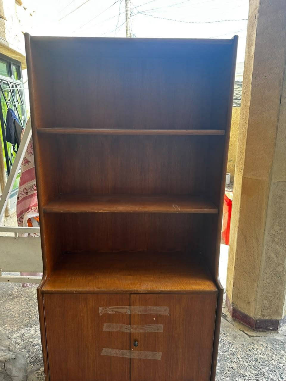 مكتبه عاموديه نظيفه سعر 70 الف 
كنتور ابو بابتين سعر 50 الف
مكاني بغداد حي الجهاد 
***********
