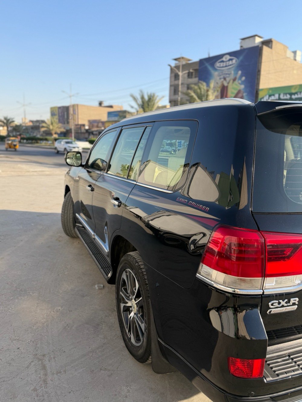 لاندكروز ٢٠٢٠ ماشي ١٥٥
بيهة بارد بل جاملغ عكس السائق مرجعي بيدي ار وفاتحين لباب لغرض تعديل الجاملغ الباب ممصلح ولا بي شي 
بيهة طختين مبينات 
سعر ٤٨ وبيهة مجال
***********