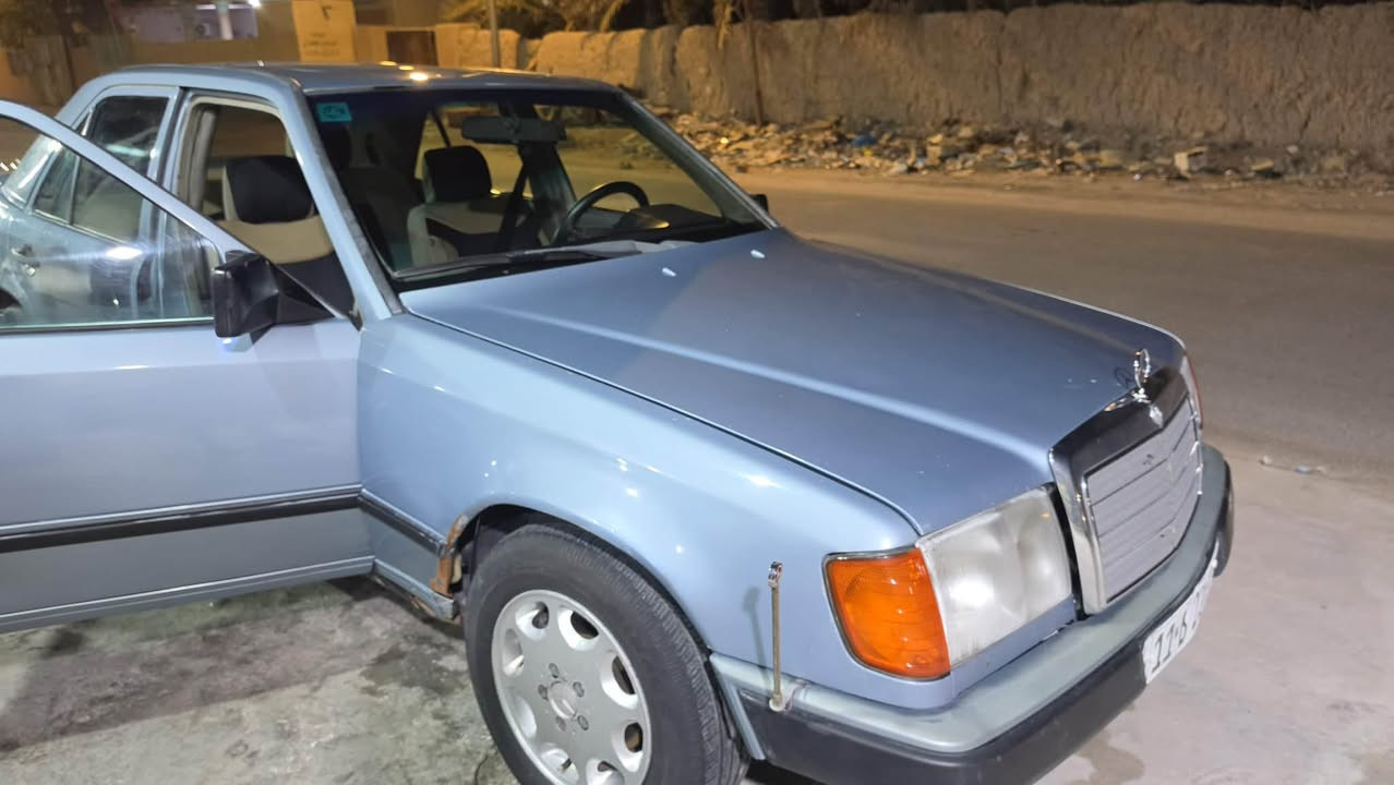مارسدس دب
موديل 87
سنويه مامنتهيه
هزه جديده
تبريد شغال
مكينه وكير 2 ونص خير من الله
لون بحري
كهربائات كلها شغاله
رقم الهاتف *********** واتساب فقط 
العنوان البصره ابئ الخصيب

