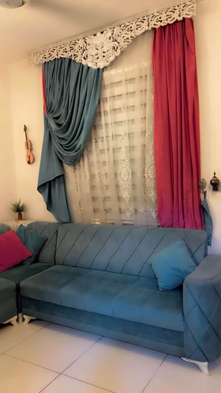 دتشوفون هذا الجمال تخم قنفات نظيفه جداااا وتكمه  9 مقاعد وياها الكوشات وبالاضافه الى بردات 3 قطع طويله المعروضه كدامكك كل هذا سعرهم 400 فقط العنوان القاهره مقابل كلية الرافدين طب الاسنان ورقم التلفون *********** ومتوفر واتساب ايضا
