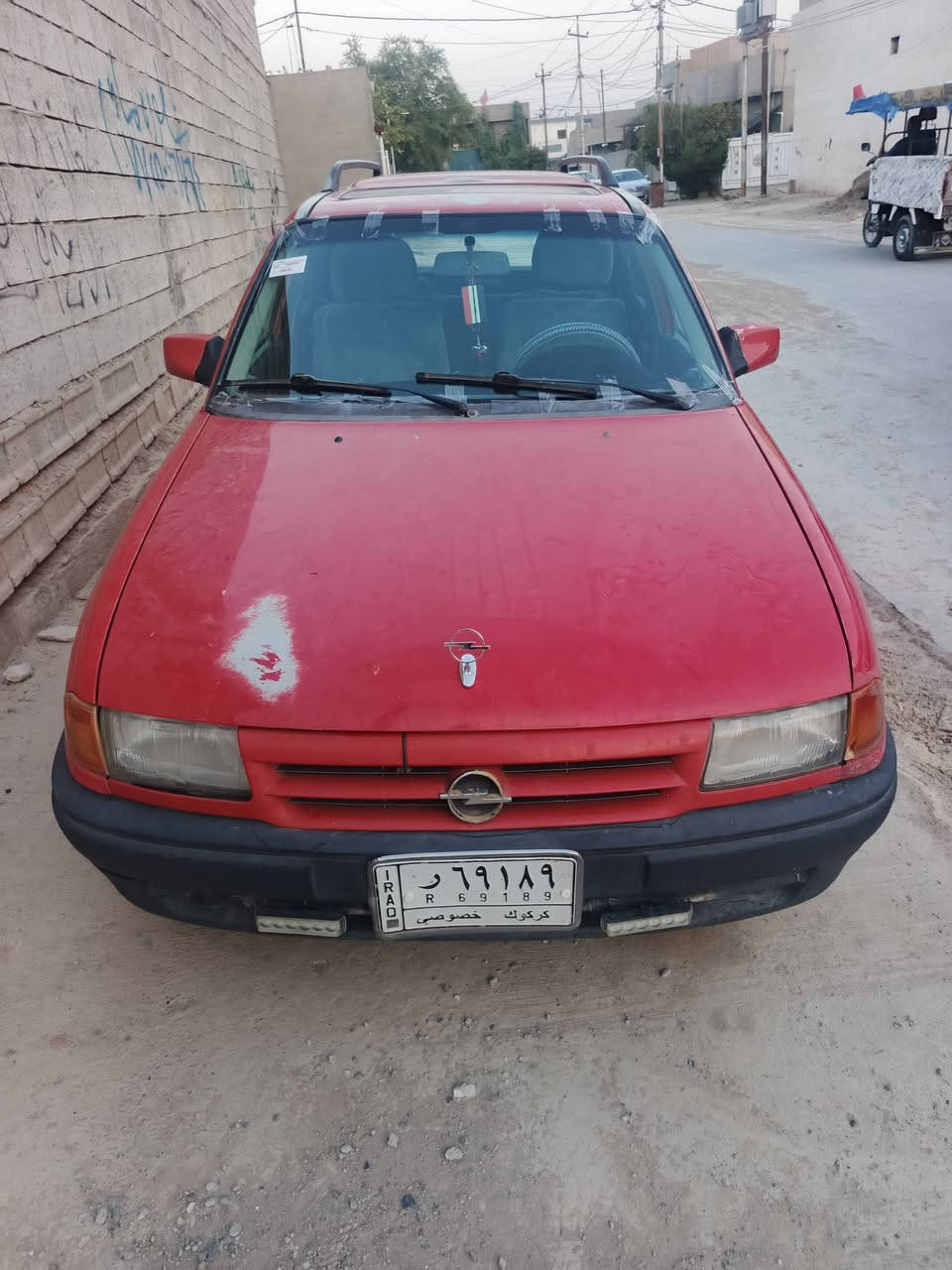 السلام عليكم استرا 93 كير اوتماتيك محرك 18 كود بنزين بيها صدر محرك مضبوط سنويه صاقطه 2021 السياره مال بيت وبسمي ضربه ما بيها *********** خابر وتدلل السعر 
المطلوب 42 بيها مجال  حك الجيه
