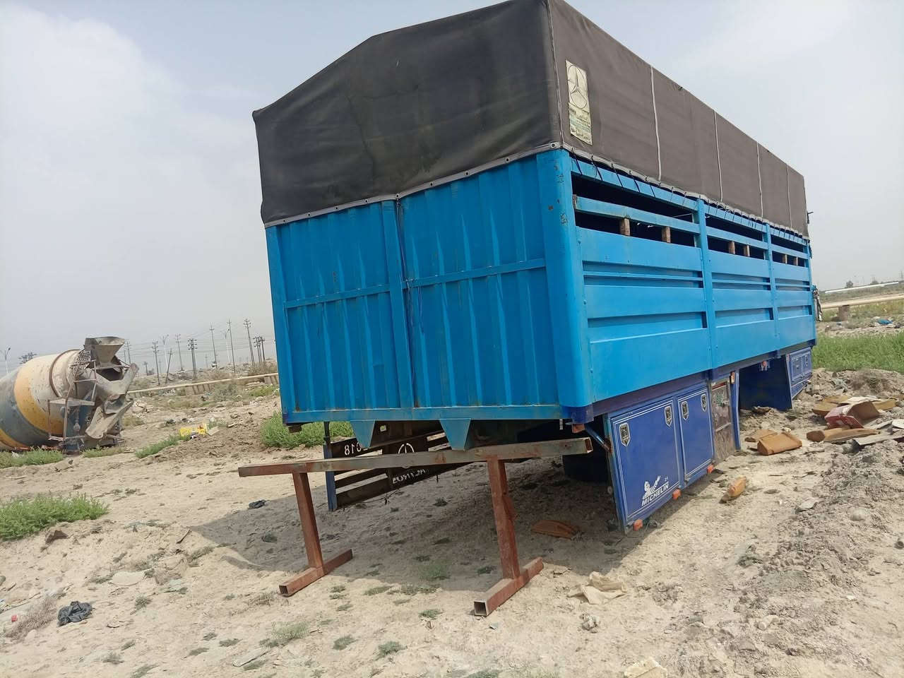 قفص حدادي طول٧٥٠أكتروزحدادة بغداد للبيع الأتصال على الرقم ***********
