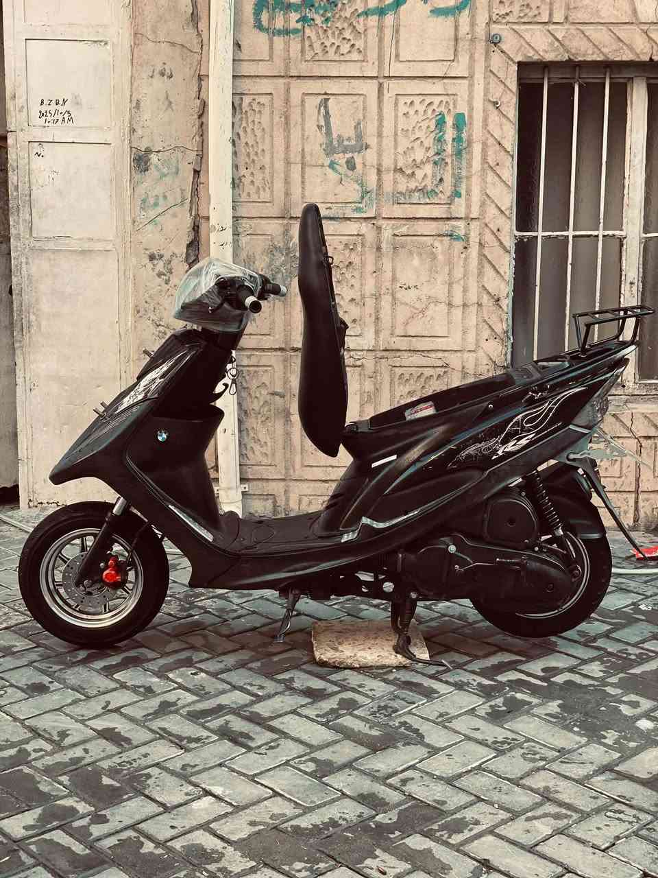 ماكس عدله للبيع كفاله عامه البيع يكون على وضع الابلاد بدون غراض غراها البلادي كلها ختم واحد وي المكينه الي بخاطره يتصل او يراسل على هاذ الرقم *********** عنوان بغداد مدينه الصدر

نص مكتوب في الصور:
- B.Z.B.N
- 2025/1/15
- 10:17 AM