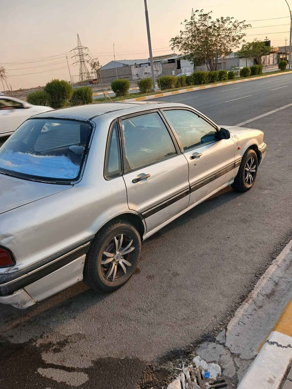 للبيع ميتسوبيشي كلاند
موديل 1992
اللون سلفر
رقم سليمانية جديد سنوية جديد تحويل مباشر
مكان السيارة كركوك
كير محرك طايرات كهربائيات بشرط
السيارة عمليه واقتصادية 
بطاقة بنزين موجود
السعر 30 ورقه وبيه مجال
***********
