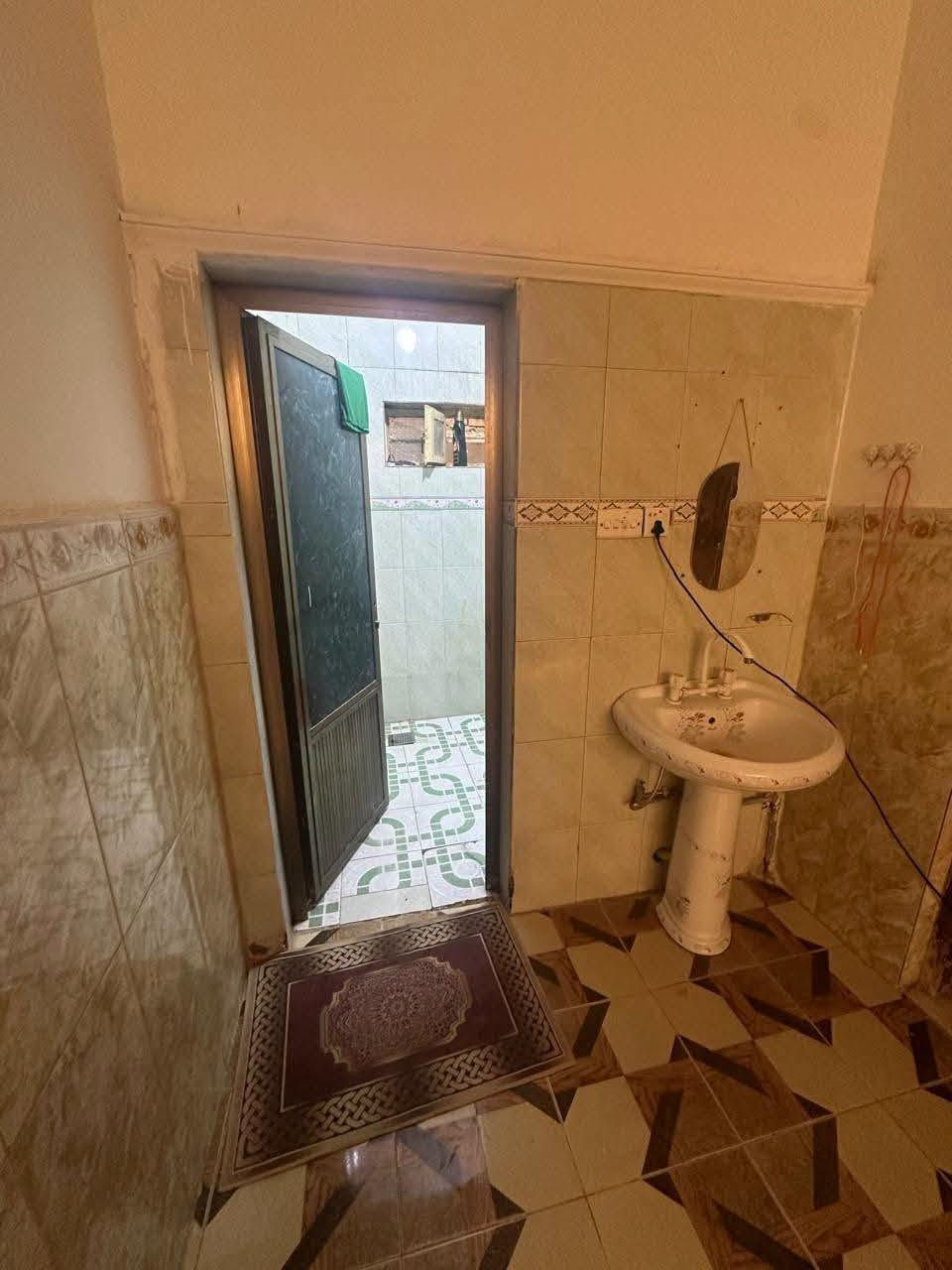 [[بسم الله الرحمن الرحيم]]
🏡     🏘      🏚 

#يوجد_بيت_طابق_ونص_للبيع

#العنوان  الفلوجة 
#المنطقة حي الشهداء // مقاطعة 23 الف

✅المساحة : 250م
⬆️ الوجة : 12.50م
🏞️النزال : 20م
 
غرف 3
استقبال 
صالة 
مناور 
مطبخ
صحيات 
الارضية سيراميك 
الجدران سيراميك 

                       #بناء 🧱 : طابوك 
      
     #شارع 🏞️⬆️⬆️ : 10م نافذ ع شارع 20م كامل الخدمات من اسواق مدارس 

  #السعر_محدد_من_قبل_البائع 
    
        
        ⚖️⚖️   نوع الملك : طابو صرف تحويل مباشر  🏙 

            #السعر💰💸:  85 مليون وبي مجال

__________________________________

للأستفسار⛔🖲️ : مراجعة 
🥇#مكتب_الرافدين_للعقار 🥇
العنوان شارع المنجزات تقاطع جامع التقوئ مجاور محطة المتميز المركزية لغسيل السيارات 🚗🚖
__________________________________

#ملاحظة//📋📑 اذا لديك عقار تريد تعرضة للبيع او تريد تشتري عقار قم بمراسلة الصفحة او اتصال على لارقام الموجودة+ واتساب
            
         #للأتصال_او_واتساب 📞  ***********
         #للأتصال_كورك.   📞.      ‏‪***********‬‏

#بيع_وشراء_الدور_السكنية_والزراعية_العقارات_في_مدينة_الفلوجة #مكتب_الرافدين_للعقار_بيع_وشراء_العقارات_بسعر_مناسب
#عقارات_الانبار_الفلوجة
