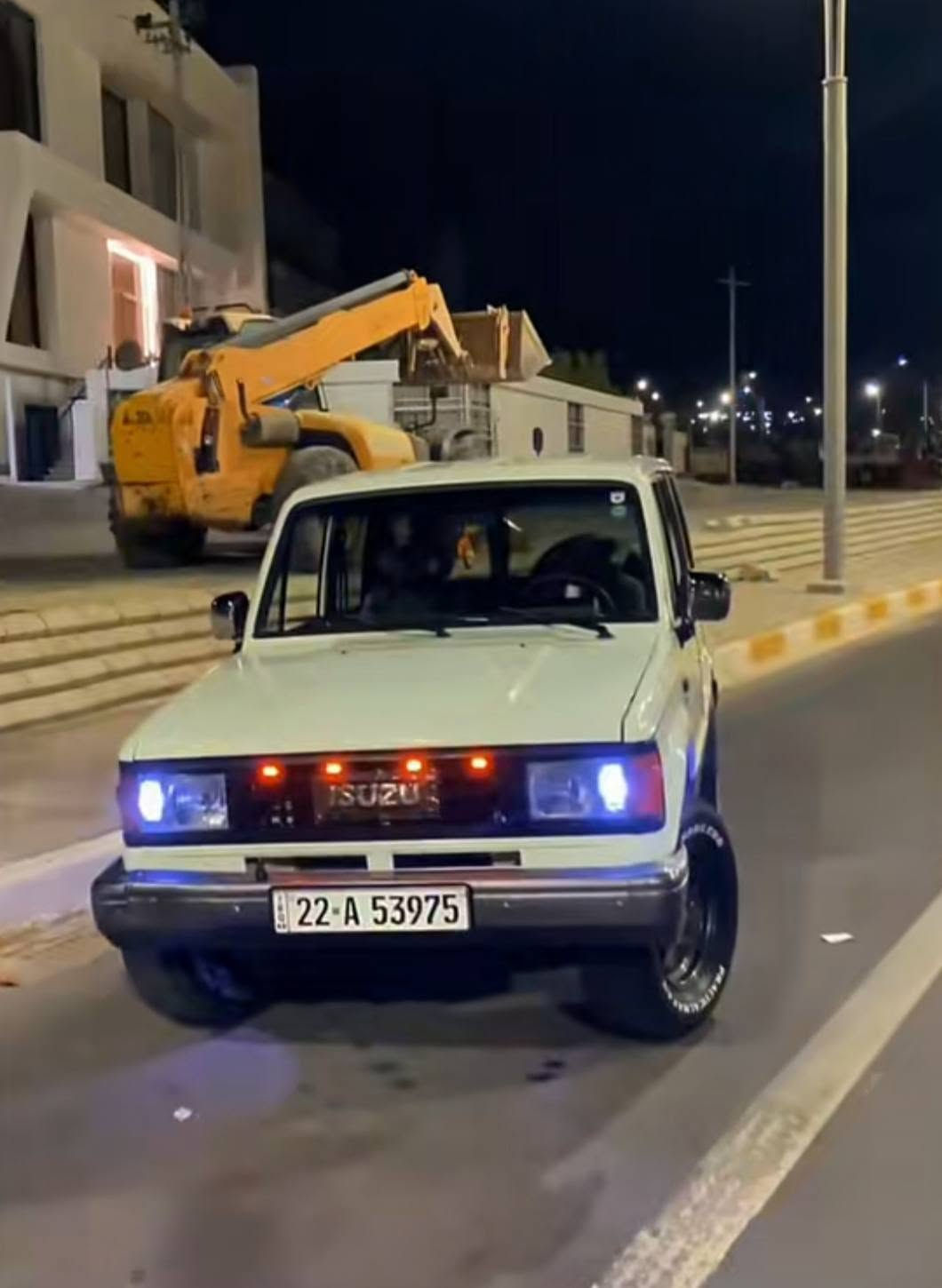سيارة ايزوز جيب يابني سيارة فول كلها بلاد موديل 90 هزه جديد رقم الماني سنوية لحد 31 بسمي رقم اربيل بطاقة بانزين كامل لاستفسار اتصل ***********

نص مكتوب في الصور:
- ما شاء ا
- ما شاء الله
- @b4ah0z_23