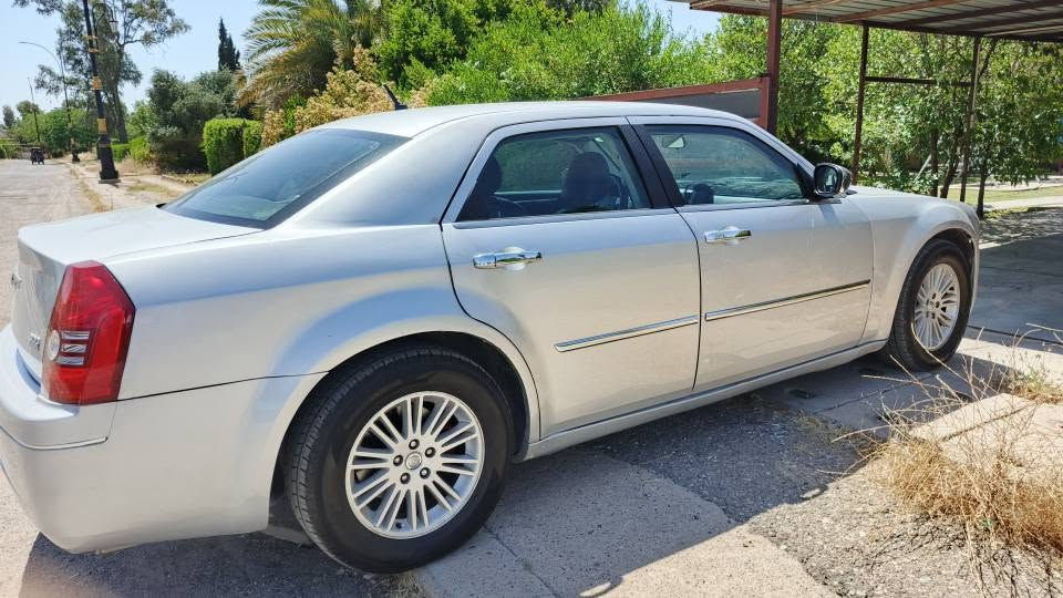 اوباما 2008  
مكينة 3500
 abs 
تدفئة وتبريد 
دواخل جلد  كشن سائق كهرباء 
لايت زينون عالي وناصي بطارية جديد  مع طخم اطارات جديدة   حدادية  ٩٥٪  
كير ومحرك جدد.  لا صرف لا بخار 
رقم دهوك  شرط تحويل  بيها ٣ قطع صبغ.  ابيلعك حزام 
السعر المطلوب 100 ورقة بي  مجال قليل  بدون مراوس 
 مكاني كركوك.  *********** كركوك, العراق
