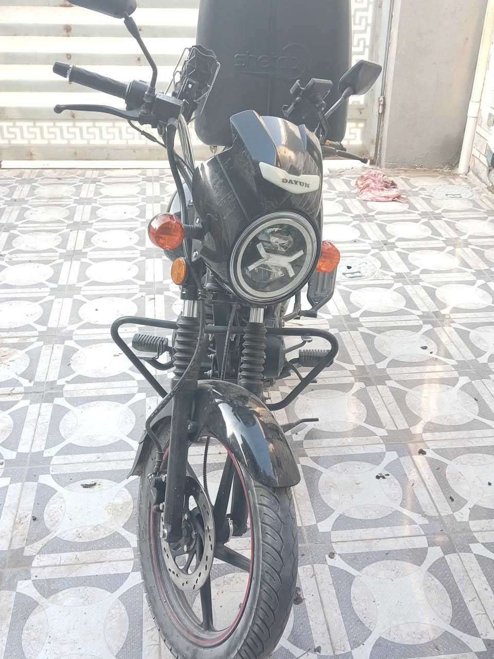 السلام عليكم دراجه دايون للبيع  موديل 25 ماشيه 2000 زيرو بعدي اشتريت صندوك عاساس اشتغل بيه بس انطو دور ثالث السعر 1650 وبيه مجال حك جيه الرقم *********** بي واتساب 
ملاحضه الله شاهد اخذته 1900 ماصارله اقل شهر
