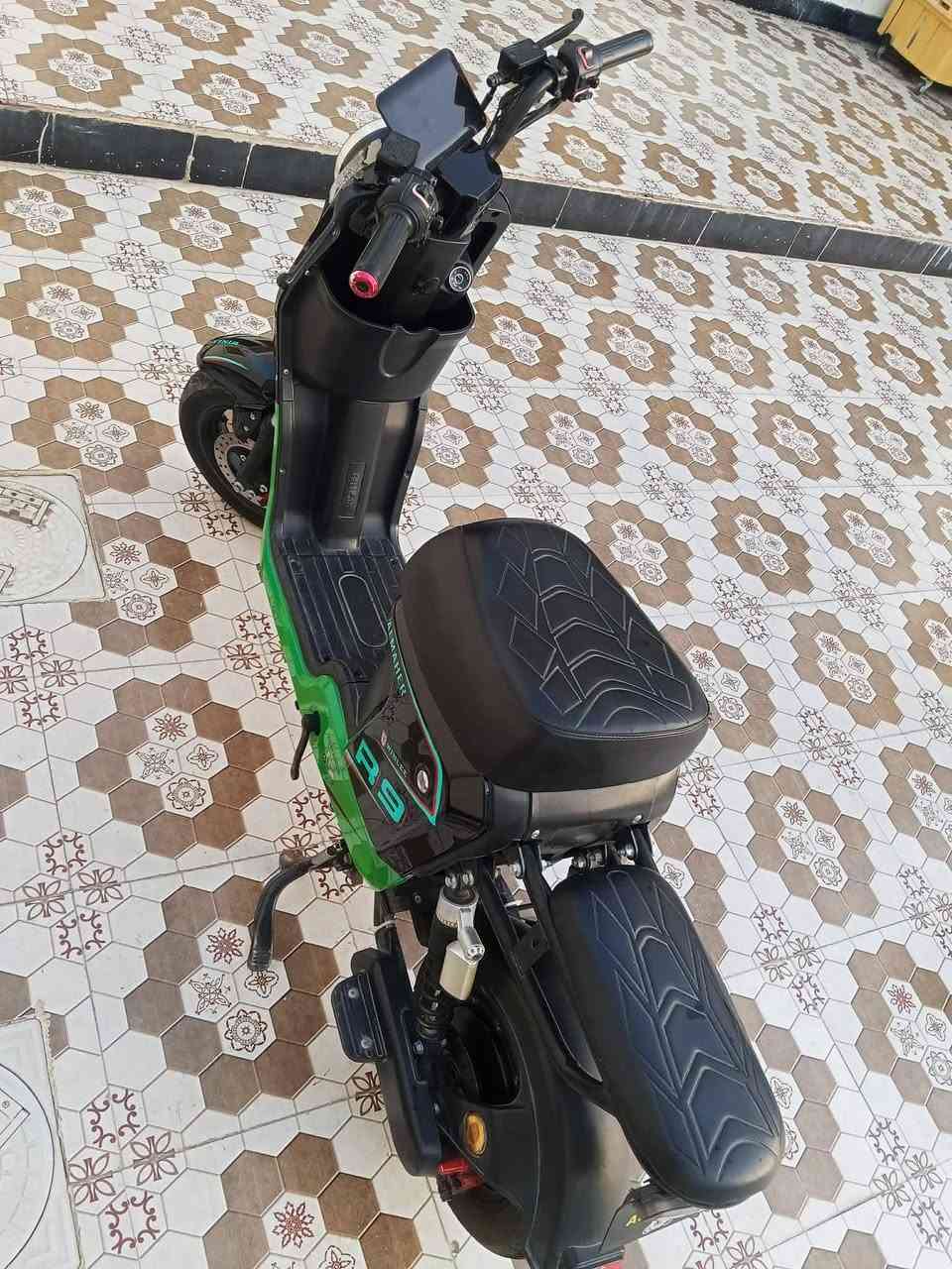 دراجة R9 بطاريات كبار ونلي كامل ويا سلة وغراضة كاملة سعرة 450 وبي مجال للشراي *********** مكان بلدروز كسيرات
