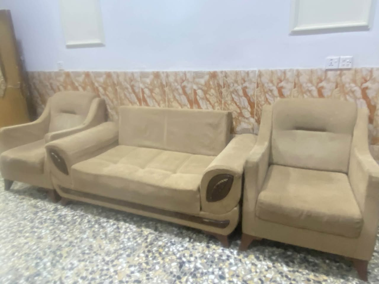 تخم 10 مقاعد مخزن وسرير سعر 250 وبيه مجال بسيط
مكان الشعب حي البساتين للاستفسار والطلب رقم ***********
