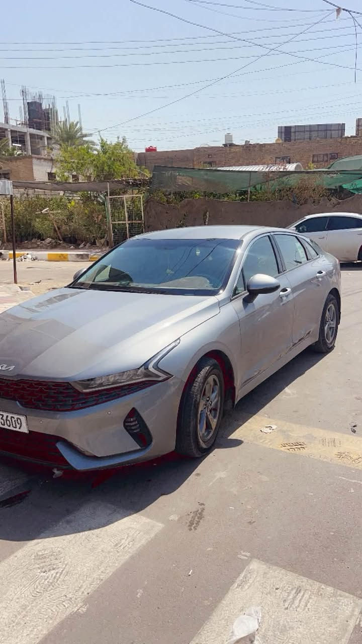 K5 وارد خليجي
محرك 2500 تنفس طبيعي 
موديل 2023 اللون صدر الحمام 
بيها باب السايق بارد بالخليج
وكلير بالجاملغ الامامي جهة السايق بدون ضربة او فتح او اي شي 
سيارة جاهزة مكينة وكير وتخم تاير 
الاستفسار 
✅***********
