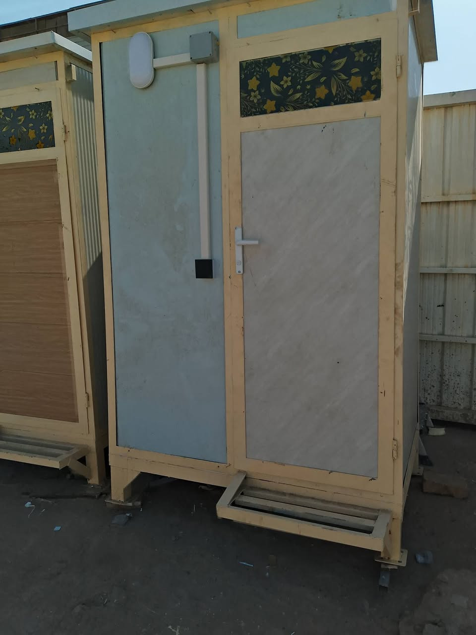تواليتات سندويج شغل  درجه اولى يوجد لدينا قياس متر او نص في متر 10 وقياس متر او 10 مربع  ويوجد لدينا تواليتات خاص العمال البناء الاتصال على الرقم او مراسلتنا عبر الواتساب يوجد لدينا توصيل كافة المحافظات العراق *********** او ***********
