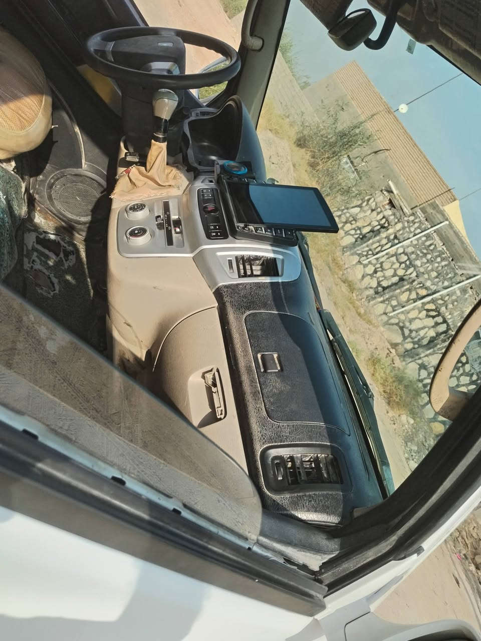 السلام عليكم جنبي ناصي مديل 15 باسمي تحويل ثاني يوم هزه جديده مصفره من كلشي رقم بابل تخم تاير جديد مكينه تجفيت جديد بيه باب مبدل عكس السائق. مكان السياره كربلاء طوريج.. للاستفسار اكثر الاتصال ***********
