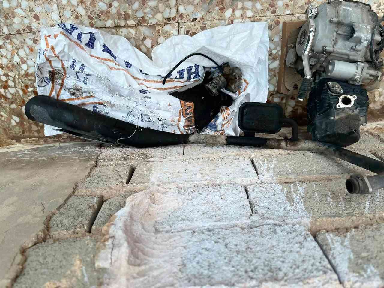 سلام عليكم حبايب 
محرك دراجه بوكسر للبيع
مع صالصنه شركه اصلي 
مع كابريتر شركه اصلي
مع قبق زنجيل
السعر خاص للاستفسار الاتصال *********** موجود واتساب
