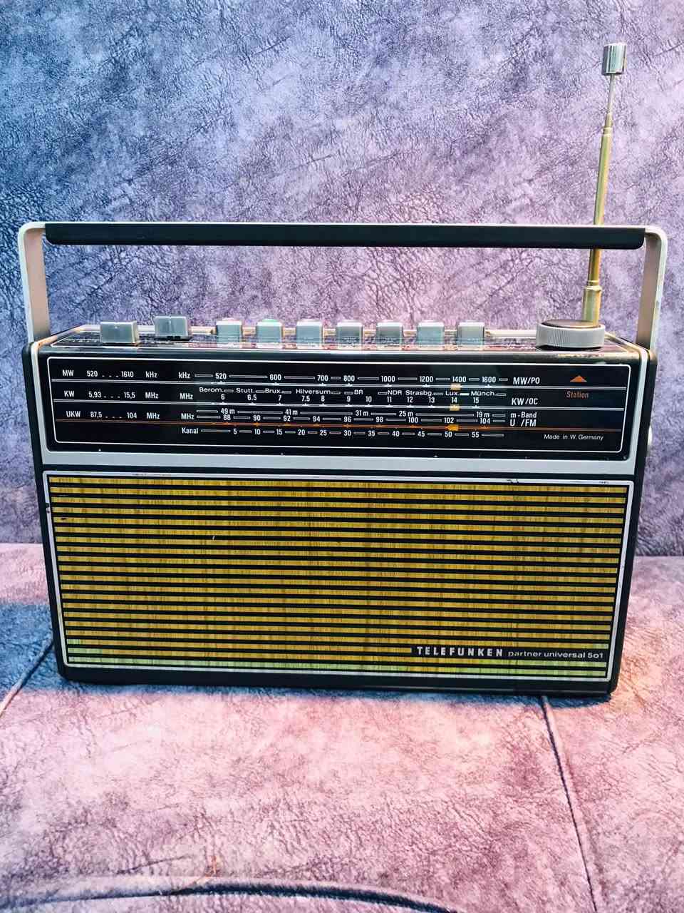 للبيع   📻
جهاز راديو من شركة تلفونكن 🇩🇪
MODEL-TELEFUNKEN - 501
الجهاز جديد جديد النظافة 100 %
صناعة الجهاز المانيا 1975 🇩🇪
الموجات FM / MW / LW / KW + AFC🎼
كهرباء 200 V + بطاريات عدد 6 وسط 
عرض 28 سم  رتفاع  17  سم 
قطعة جداً جداً راقية بسحب وصوت النقي
للاستفسار اكثر مراسلة الصفحة 
وات ساب *********** اتصال ☎️
