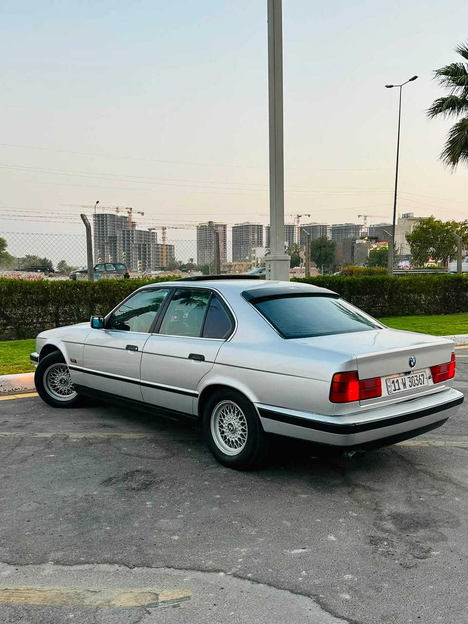سلام عليكم
للبيع بي ام 525 موديل 1990 
رقم بغداد نكليزي تحويل ثاني يوم 
مكينه 25 مسكر فانوس كير اوتو جدد
اخوان سياره مال جناي مكفوله من دعاميه للدعاميه فقط صبغ جماليه مكفوله من ضربه. 
فول مواصفات
سلايد طكتين
كشن كهرباء + جلد
داخل صاج + كارتير
ايرباك 
بجم عريض
ويل خليه 16 بلادي معه تخم تاير جديد
جام 4 كهرباء
مري منفصل اشاير بجوملغ
لايت زنون منضومه كامله
تبريد قطعتين ثلج
شاشه كامره + حساس خلفي + دمام وسستم صوت كلش حلو
اخوان سياره حلوه واحله من صور وتجي وشوف بعينك
سعر 75 وبيها مجال مكاني بغداد المنصور او حي الجامعه 
رقمي ***********
