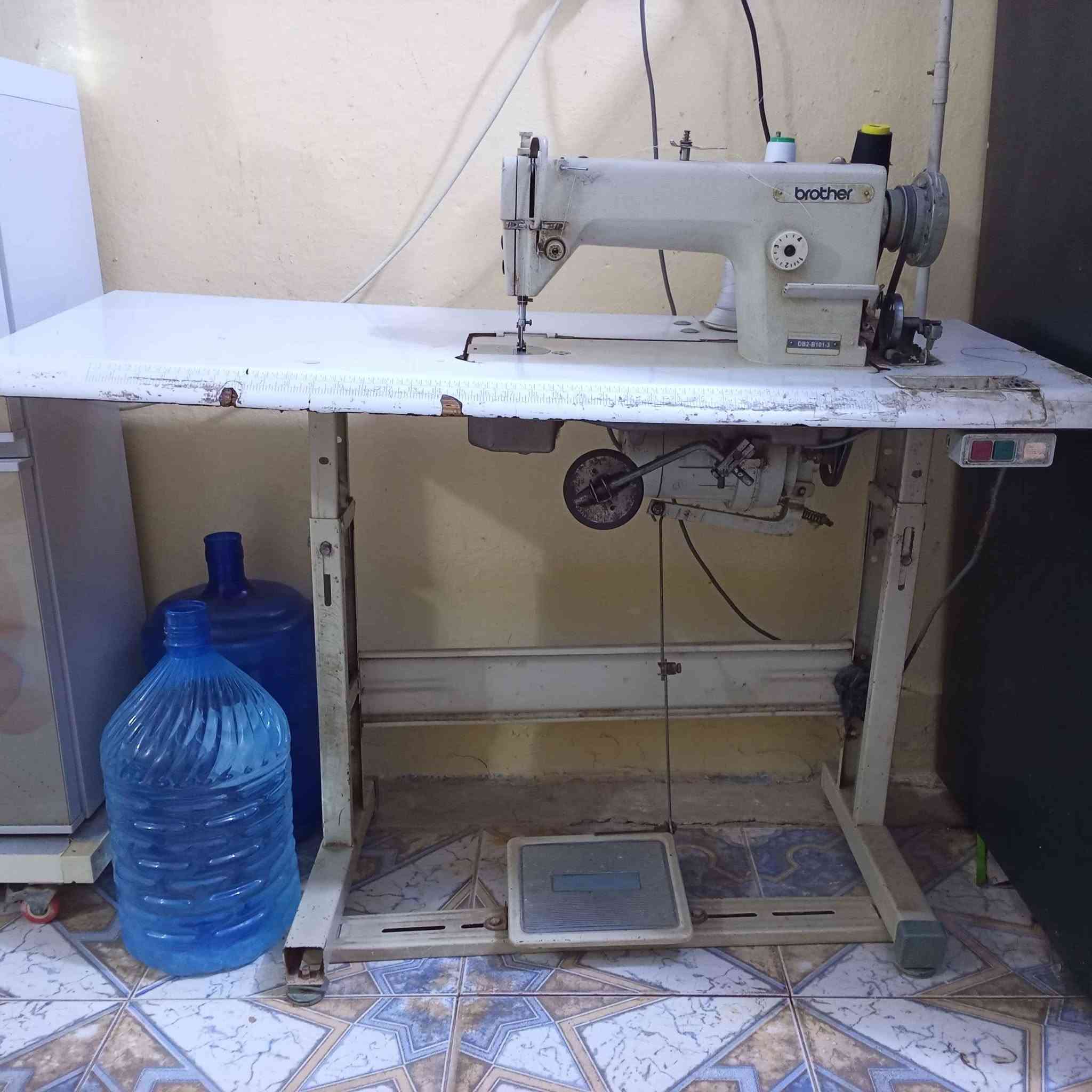 مكينه خياطه شغاله سعر 350وبيه مجال المكان حي لحسين الجديد شارع ابو شاكر عمارة, ميسان

