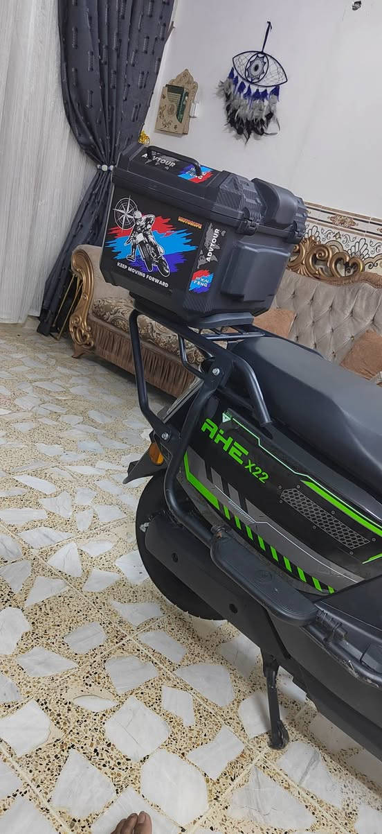 سلام عليكم دراجه شحن جديده جدا بعده بلايلون لساعقه ٦بطاريات ٣٢ انبير السعر٧٥٠ وبيها مجال مكاني بغداد حي ور***********
