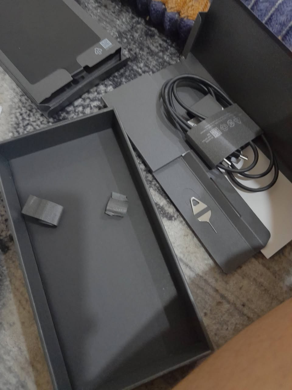 موبايل SAMSUNG Galaxy S25 Ultra ,مستعمل للبيع اخذت الجهاز  تقريبا اخذته  مليونين 500 نسخة 256 GB  Gray تيتانيوم  الجهاز جديد لوك اخو جديد بعده بضمانه لحد الان كل الملحقات بي + حماية العدسة موجودة بي + حماية شاشه لزكه حماية خصوصيه بيها  يعني متكامل تأخذه براحه بالك السعر مليون و 900 وبي مجال مكاني الحرية الثالثه شارع المدارس قرب بستان الجلبي للتواصل ***********
