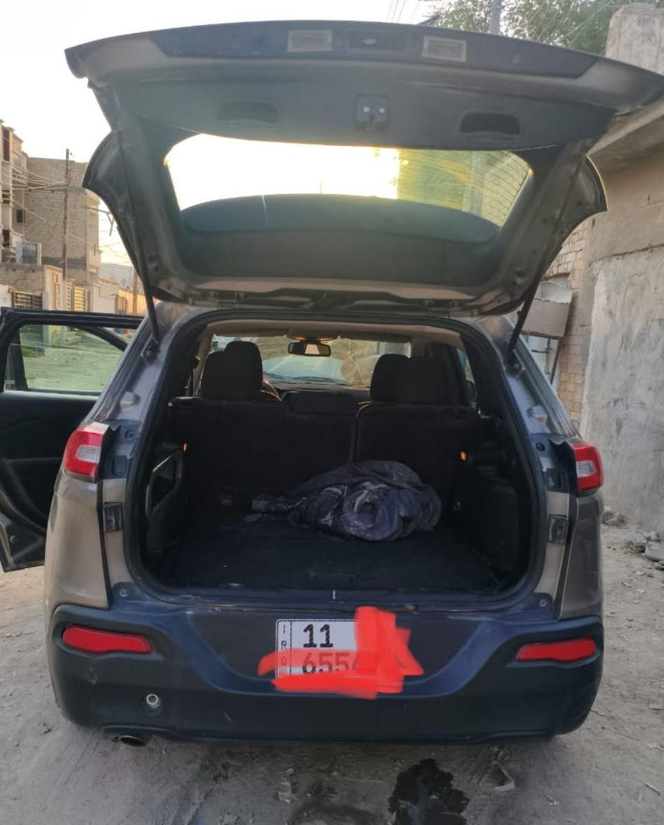 جيب+شيروكي+بزون+موديل+2016+رقم+بغداد+انكليزي+باسمي++هزة++
+امريكي+حادث+جامرلغ+امامي+وبنيد+بدون+دواخل
السعر 92 بغداد, العراق

نص مكتوب في الصور:
- ابني غيث
- ١٨ أيلول، ٢٣:١٥