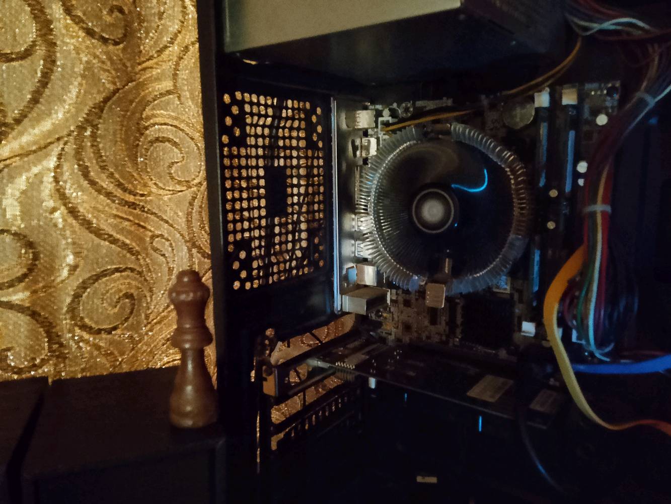 pc لل بيع موصفات CPU i5 650
RAM8g 
GPU GT210 1g
hard SSD
power supply 350w 
الكيس بي باب نقص ول تكمه مال الكيس ما تشتغل ما وياه لا شاشه ولا كيبورد ولا ماوس السعر 250 وبيها مجال حك الجيه مكاني بغداد المحموديه ماعندي توصيل