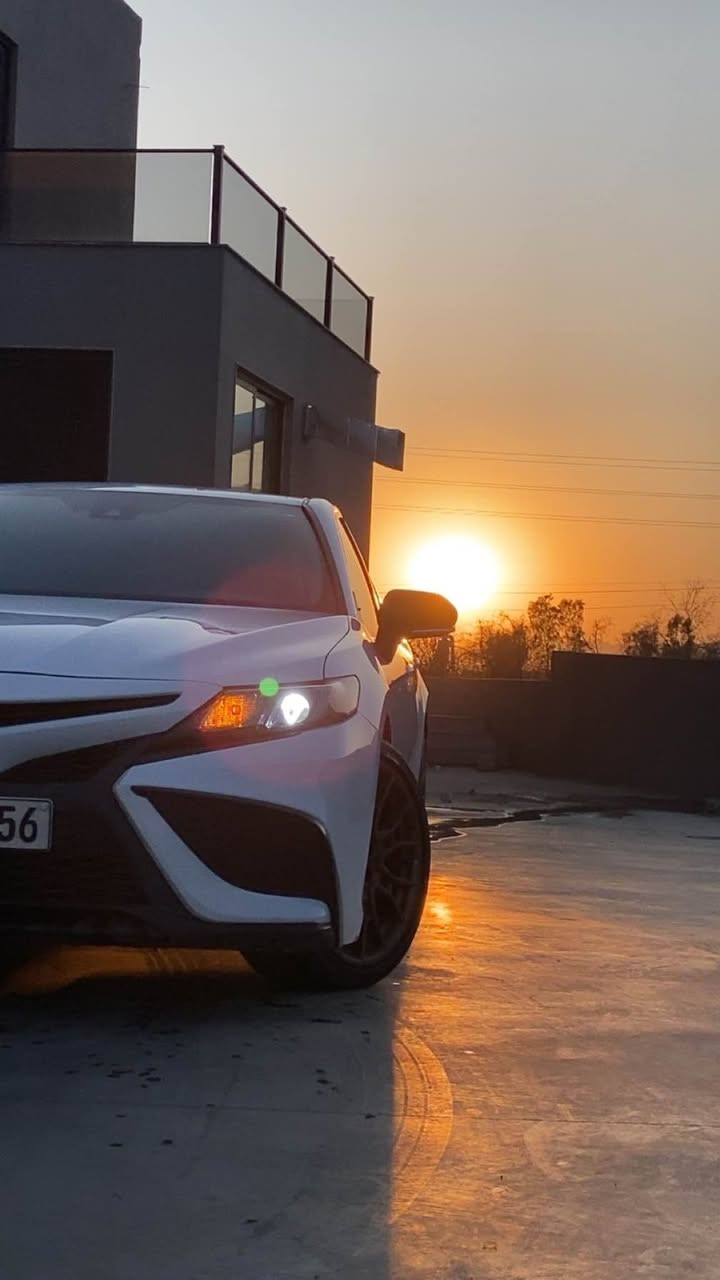 📣 تويوتا كامري 2023 (SE Nightshade AWD) للبيع
 الموديل: 2023
 الممشى: 52,800 ميل (85,000 كم)
 المحرك: 2.5L (4 سلندر) - دفع رباعي مستمر (AWD)
 اللون: أبيض
 المواصفات:
 جنوط برونزي مقاس 19 أنش (شريكة الأصلي)
 حزمة Nightshade (لمسات سوداء بالكامل)
 كراسي سبورت (جلد + قماش) تحكم كهربائي
 شاشة لمس داعمة لـ Apple CarPlay و Android Auto + كاميرا خلفية
 أجهزة رادار أمان (تحديد مسار، كروز كنترول ذكي، مانع اصطدام)
سياره بدون صبغ 
 السعر: 198 ورقة ($19,8
00) - وقابل للمجال
 المكان: دهوك
 للتواصل: ***********

https://bid.cars/en/lot/1-39523104/2023-Toyota-Camry-4T1G11BK1PU103197

4T1G11BK1PU103197 رقم شاسي دهوك, العراق
