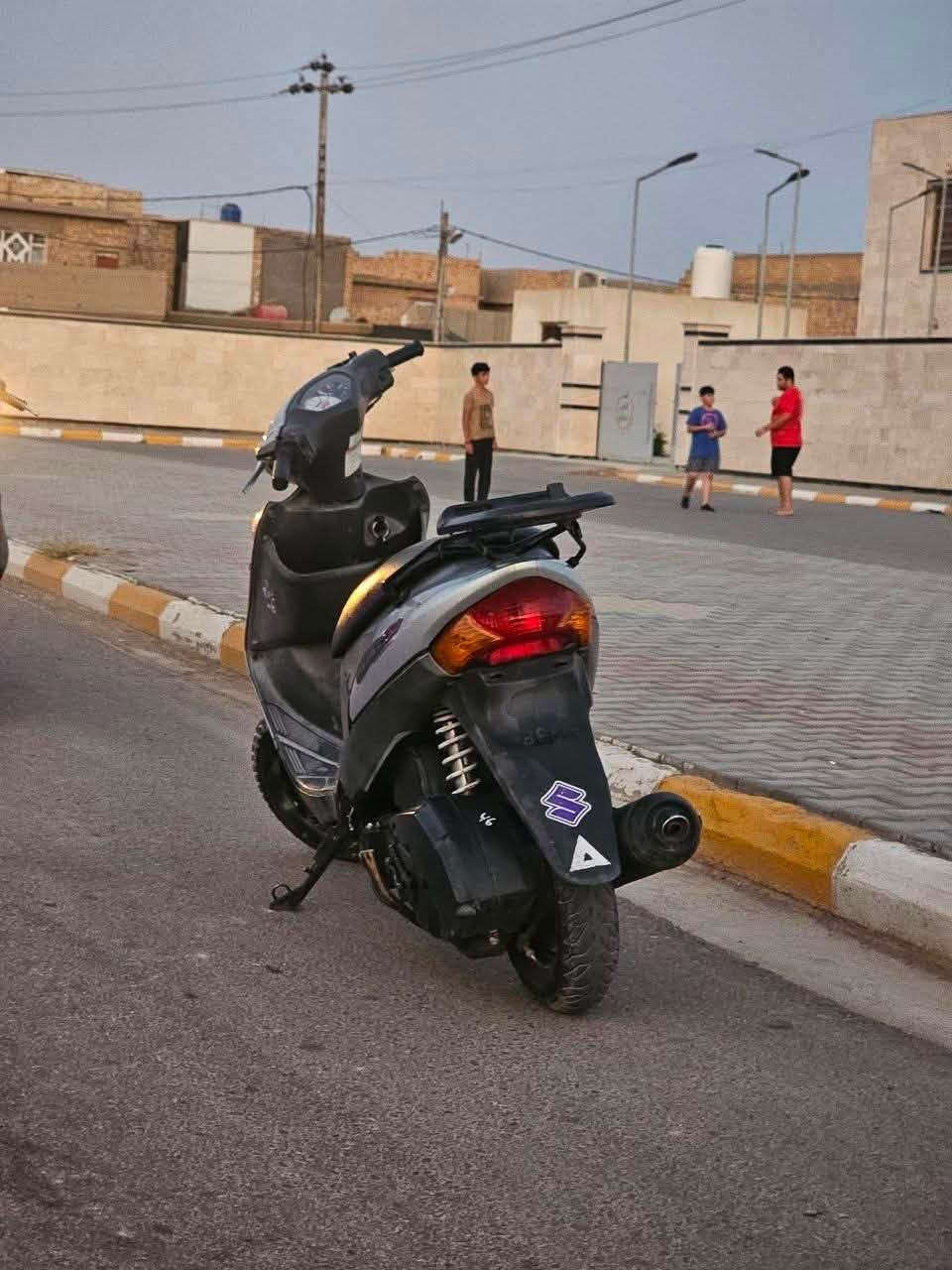 ادرس قديم
دراجة نضيفة وناعمة
سعر 400 
خاص او اتصل ***********
