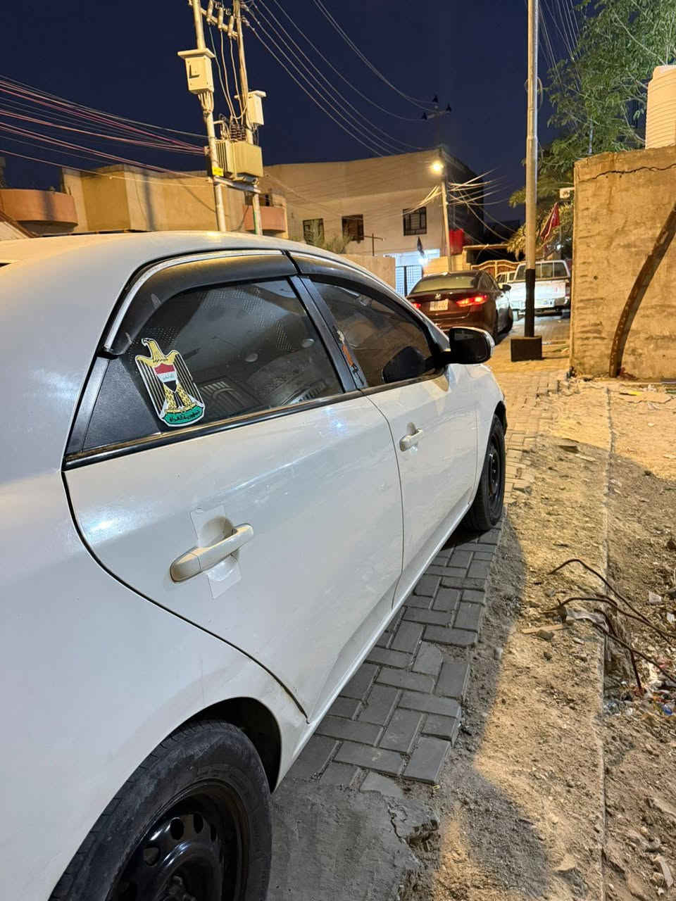 السلام عليكم سيراتو للبيع مديل 11ضربتهة بنيد وخشم الجاملق ضالات نفسهن ماشيه 280 السياره حلوه وما متعبتني بشي اريد احدث سعرها 90وبيهة مجال عنواني بصره ***********
