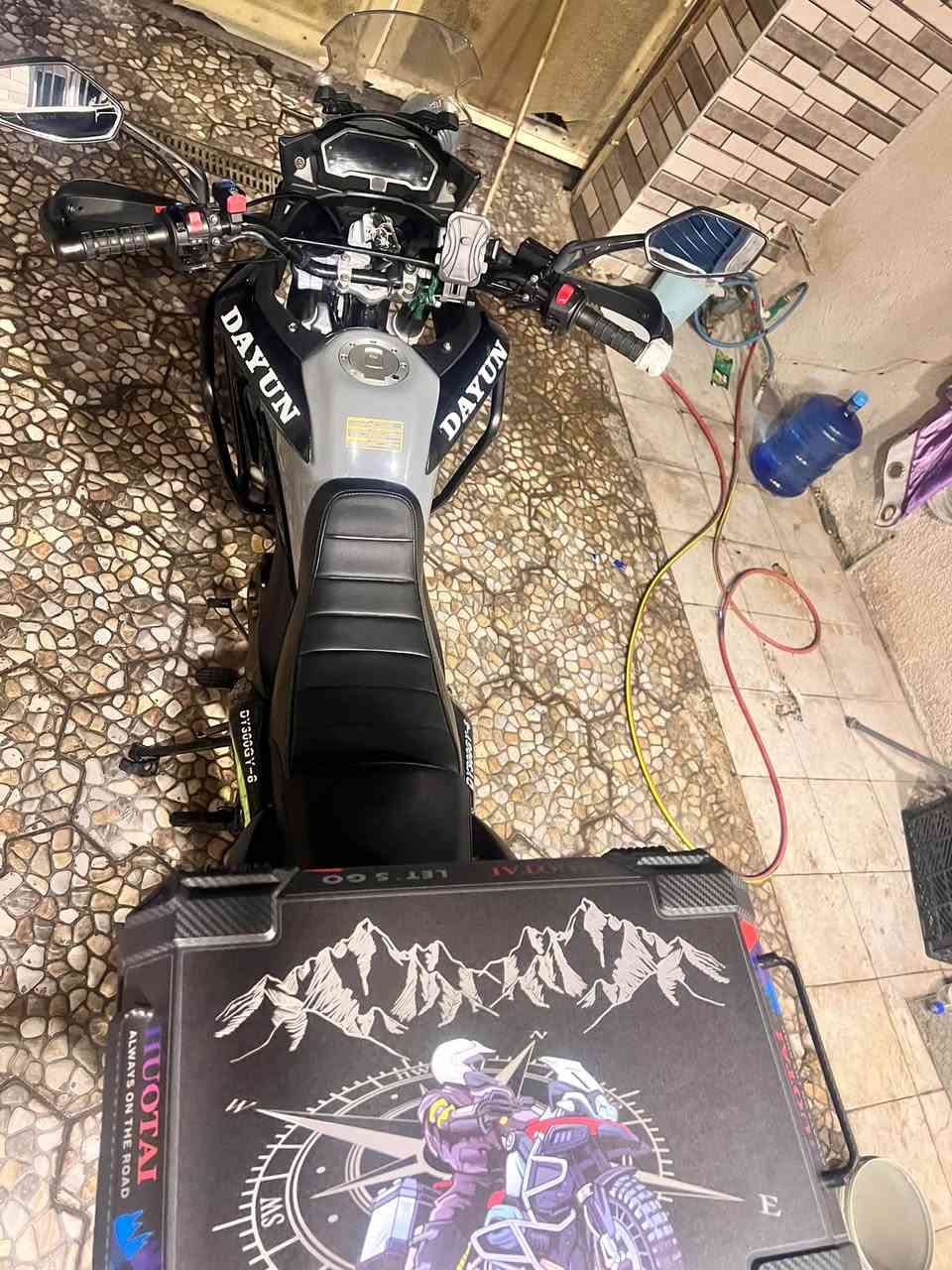 سلام عليكم شباب دراجة دايوان محرك 300cc
الدراجة جديدة بحالة الوكالة ماشيه 9000 وقابل لزيادة دراجة مامشتغل بيها استخدام شخصي مديل 2025 ويل كب نازلة 2026بشهر 6 صارلها 3 اشهر بشارع مكاني بغداد الدورة الرقم *********** موجود واتساب 
شباب جماعت التلاثه لحد يطبلي ويتعب نفسه ويتعبني حبايب 
تحويل ثاني يوم رقم اربيل 
السعر 3250 الف عراقي
