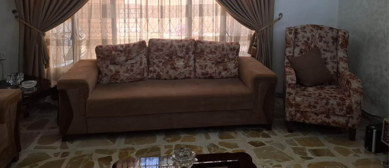 تخم تركي ثكيل ١٠ مقاعد نظام ثابت بدون اي ظرر ابد بس متروك بابيت يحتاج تنظيف بسيط من تراب بسعر ٢٥٠ للشراي فقط واتس اب *********** بغداد, العراق
