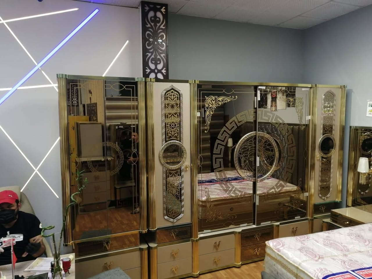 غرفه نظيفه 11 قطعه السعر (1.800.000)مكان بغداد البنوك  ***********
