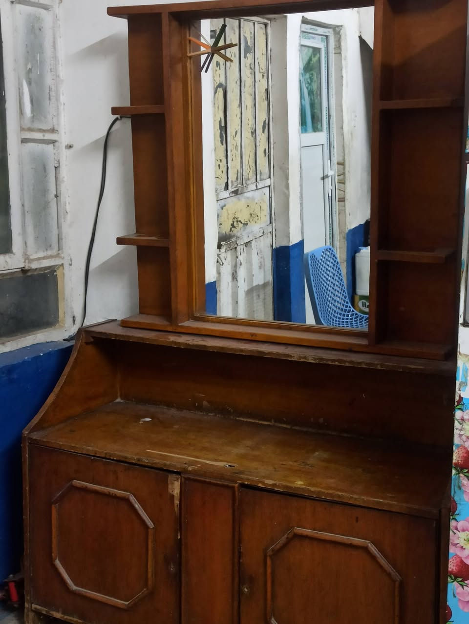 للبيع مروحه شحن كهرباء السعر الاثنين 90 الف مكاني نجف هاتف ***********
