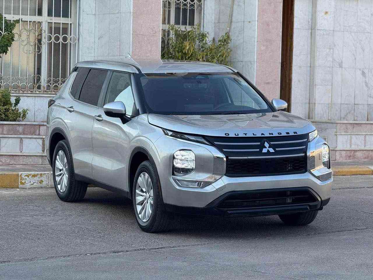 Mitsubeshi outlander 2025 s awd

سيارة زيرووو فقط ماشية ٩٥ ميل 👌 
ثلاث قطع و نص صبغ 
دبل اكسن و 7 راكب و شاشة كبير و كشنات هيتر
شرط ترقيم اربيل دهوك سليمانية

سعر 🔥 159 ورقة و مجال
مكان عقرة "ئاكرئ"
واتس اب و كورك *********** اكر, نينوى

