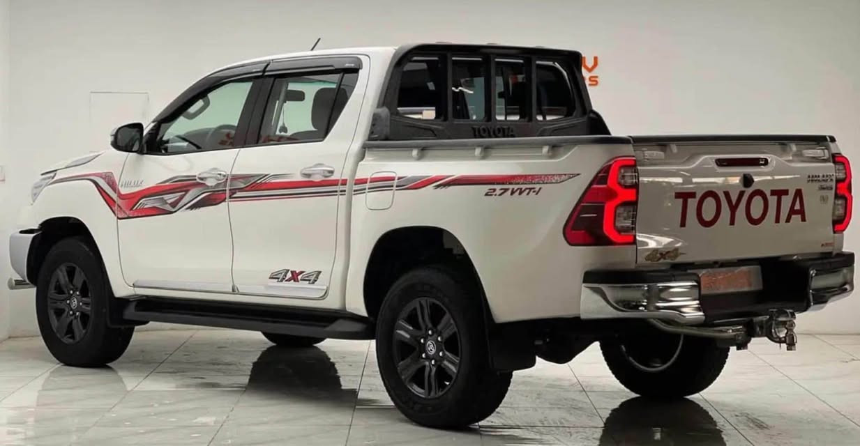 هايلوكس 4×4
موديل 2025
ماشي 11الف  زيرو  
رقم كربلاء 
مكفول كفالة عامة
كشنات مقلفه جلد 
كاعيات حوضيه
درع امامي درع خلفي
للأتصال ***********
