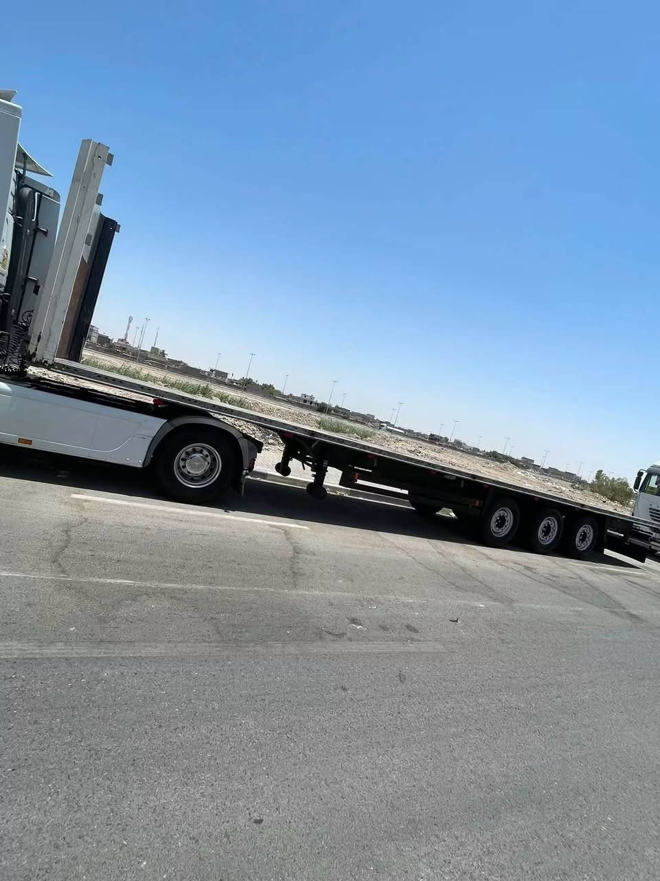 سلام عليكم للبيع عربانه شمتز كنفلايز دخول جديد عربانه فوول چنر تخم تاير من كهربائيات نشره كله بالون دبل نشره. مابيه كل نقص ومصروف عليه هواي. مكفوله من كلشي. مكانه بصره شراي يتصل ***********
