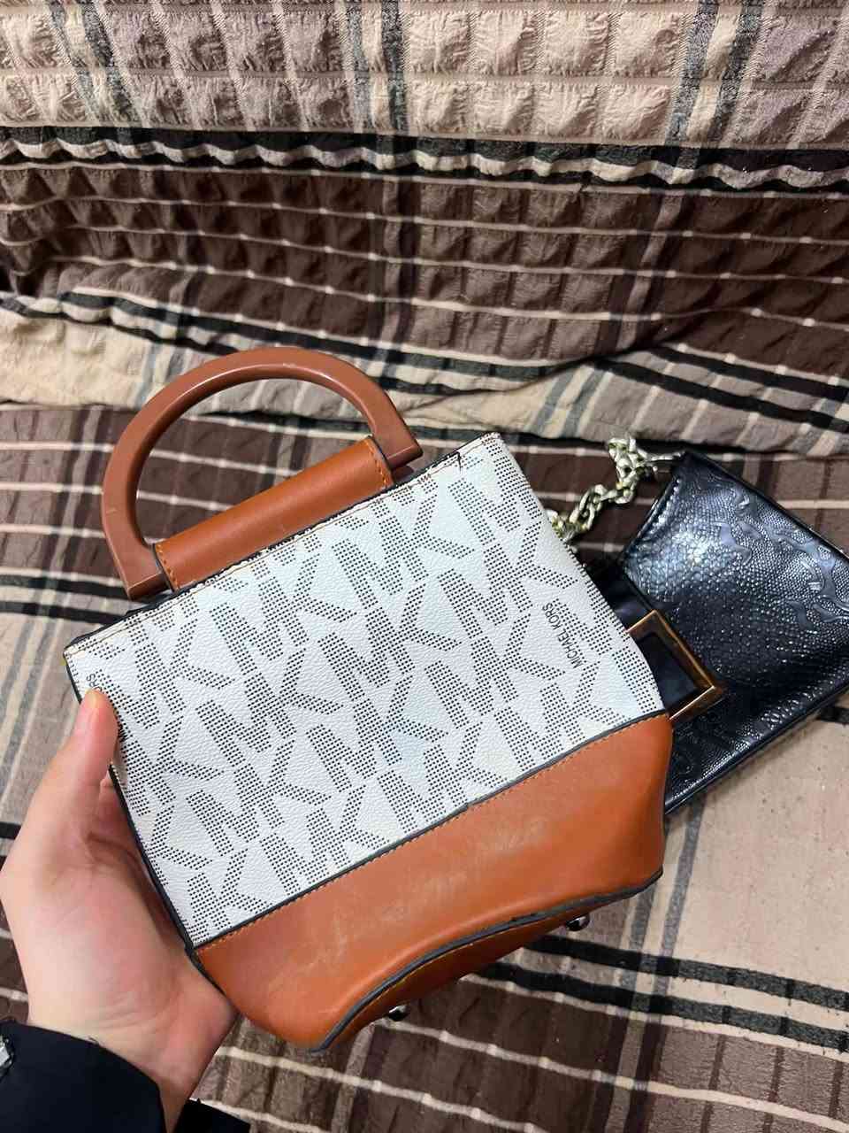 جنوط • جديدة • كل ثنين