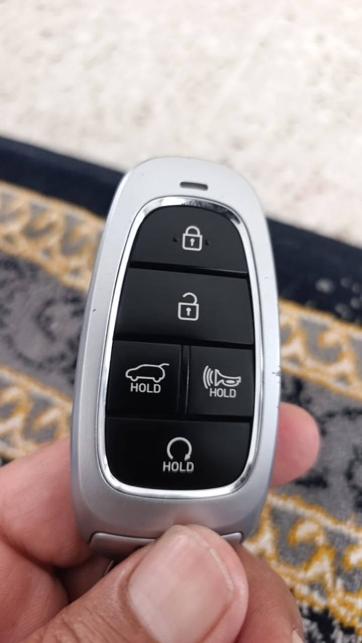 السلام عليكم 
للبيع توسان لون نفطي 2024 SEL
محرك 2.5 GDi
ماشي 25 الف مايل 
سيارة هايتراك دبل اكسل فول ماعدا الفتحه
سياره بيها صفحه  صبغ بدون دواخل و بدون ارباك 
سياره بدون تعديل بارد و كلير أمريكي 
سياره بدون شخوط و رصعات و بقصات 
سياره بدون رقم ترقيم شمالي فقط 
تكلفة رقم 15 ورقه 
ملاحظة صوار حادث موجوده في المنشور 

السعر 157 ورقه ومجال 
اي استفسار عن سيارة خاص 
اخوكم 
شلال كوردى
*********** واتساب 
***********اتصال 
عنوان إربيل معارض السيارات شارع 100 أربيل, العراق
