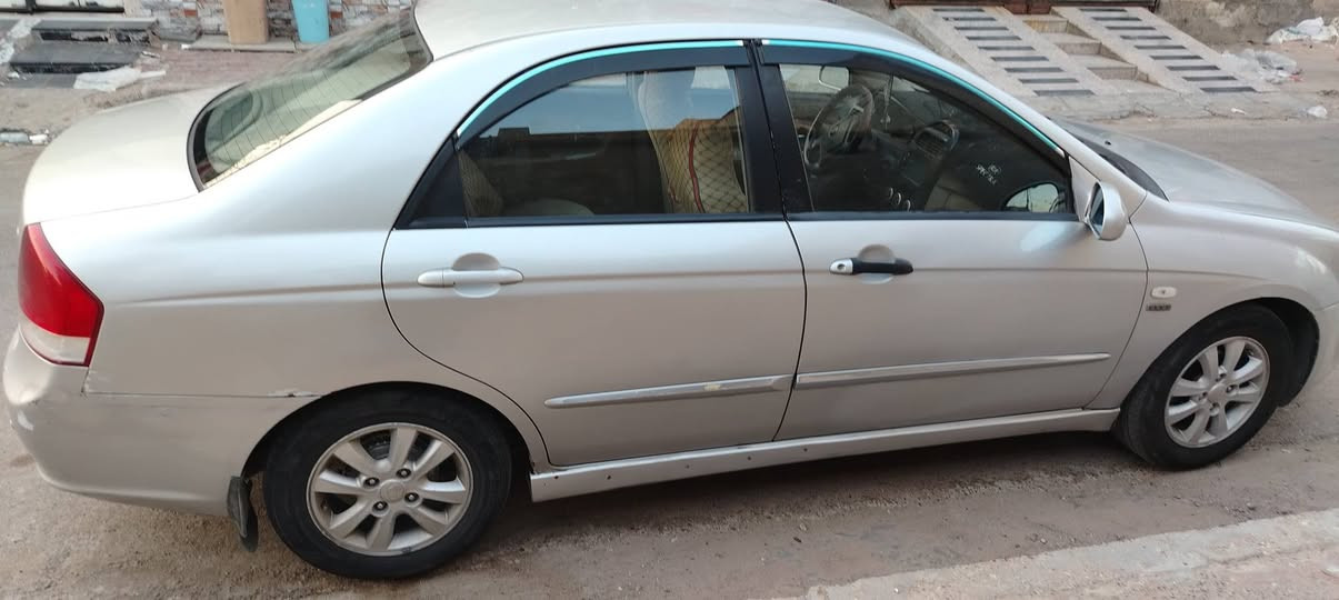 سلام عليكم سيراتو ٢٠٠٧ للبيع محرك ١٦٠٠ خليجي تبريد حدادية ٨٠ بل ١٠٠ المحرك بي تبخير قليل مكان السياره بصره بسمي ٦٧ورقه ***********
