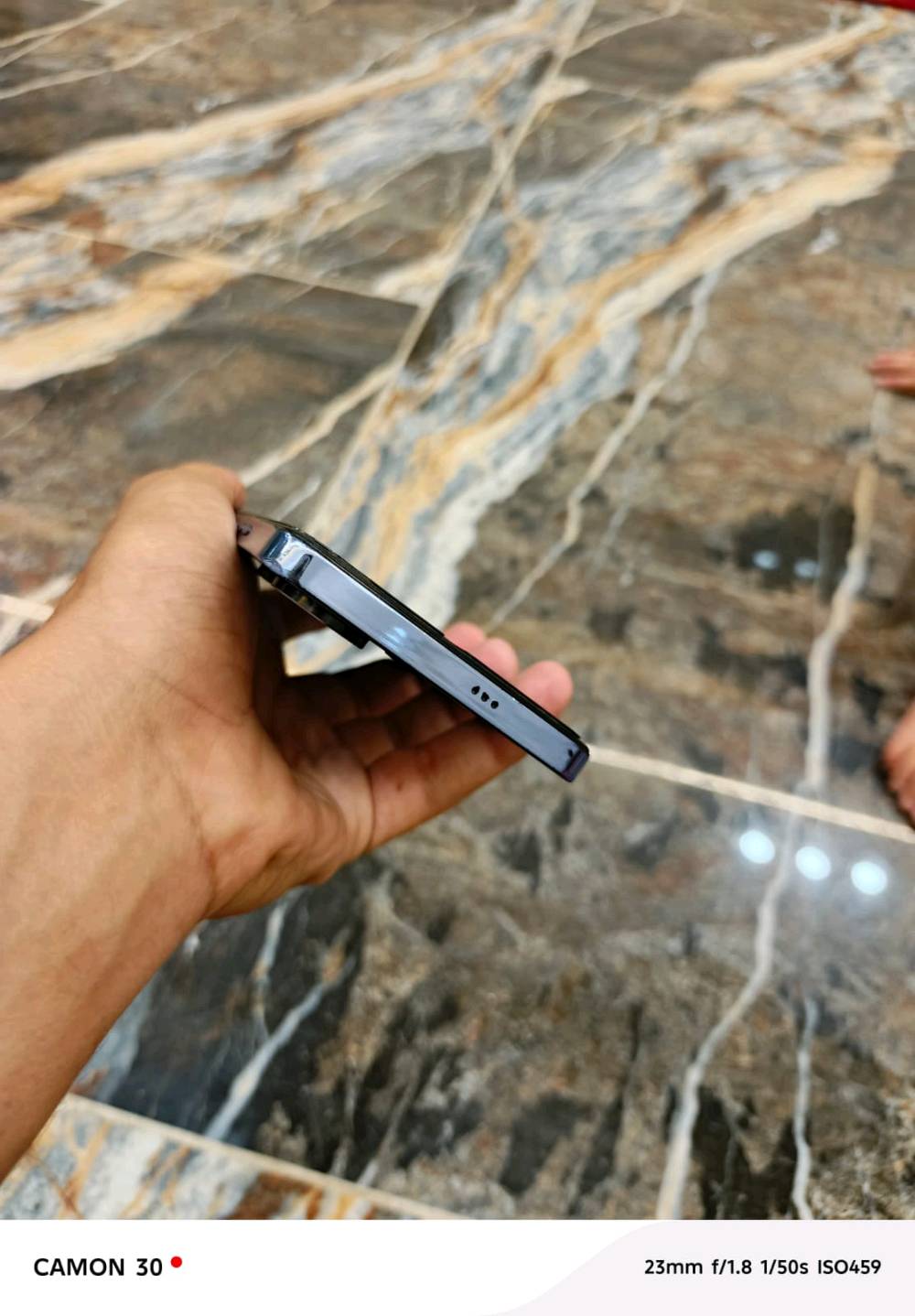 السلام عليكم تكنو كامون 20 برو ذاكرته 256 جهاز مكفول فقط البليته مال الشحن مبدله ما مفتوح الجهاز صافي ونضيف مابي شخط مكاني نجف نداء سعره 160 رقمي *********** بي واتساب إذا مراوس عادي اراوس ونطيك فرق 