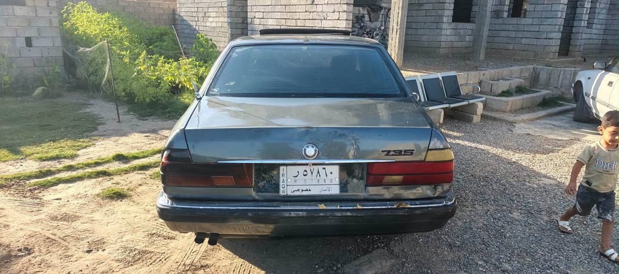 سلام عليكم 
بي ام 735 كير ومحرك شرط وصدر نضيف ترايها حلو 
مشروع وطني شرط التحويل سعر 35 وترهم مراوس شعندك نزل 
*********** واتساب
