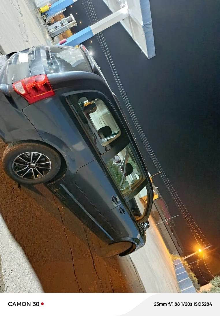 دوج كرفان 2013
مواصفات SXT
ابواب كهرباء 
صندوق كهربائي شفط 
كشنات سياحية 
سكليتر كهربائي يعني تصعد وتنزل 
تبريد مركزي 
كير محرك شرط 
ضررها خفيف 
بيها ربع قبغ صندوك صبغ 
وهلال جاملغ خلفي صبغ 
وشبرين مقدمه البونيد صبغ 
وبيه  مكانين بارد 
بدون دواخل بدون ايرباك شرط 
صور ضرر مرفق 
 رقمها سليمانية باأسمنا تحويل ثاني يوم 
رقم  هزه كلها جديده سنويتها لحد 2031 
سيارة جاهزه على اخر حبه بدون اي نقص 
مكاني كركوك 
بطاقة بانزين بيها 
***********
سعرها 128 وبي مجال بسيط كركوك, العراق
