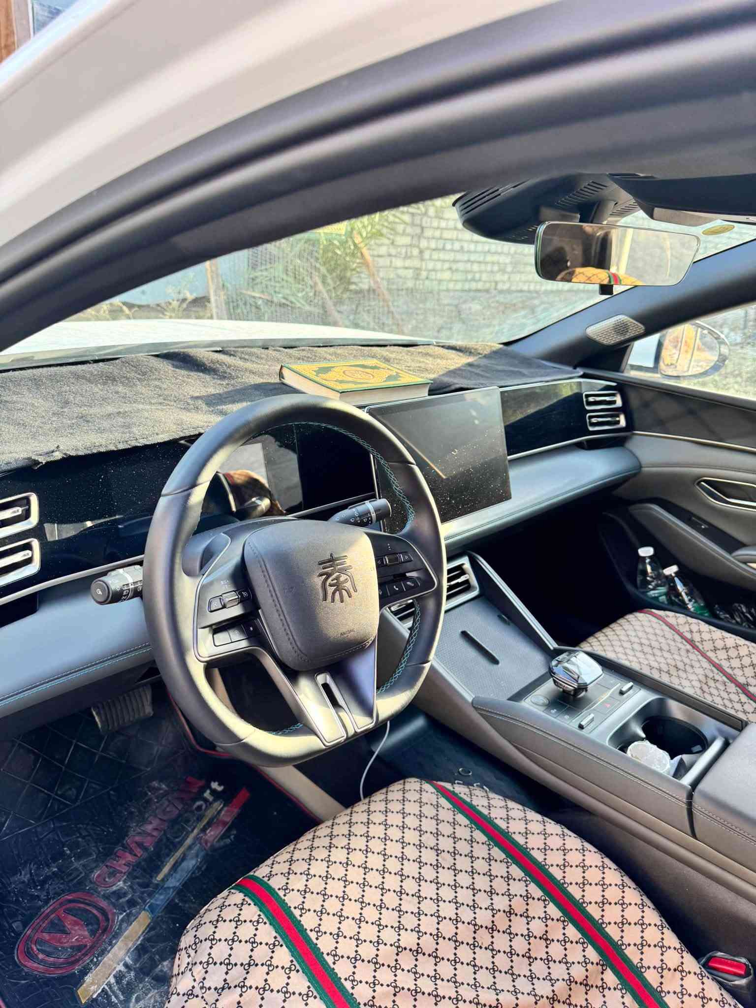 سلام عليكم للبيع BYD كن L
موديل 2024 

لون ابيض

فوول مواصفات 

كرسي كهرباء

اربع كامرات 360 درجة 

حساس امامي خلفي 

كراسي جلد 

شاشة جبيرة وقلابة 

بعد هواي مواصفات 
بطاريه كبير 120 كيلو 
بصمتين وكارت
 
(ملاحضه) السياره كفاله عامه من الزلغ ومن كل النواحي

السيارة ماشية 9000
 العنوان الدورة 

السعر 27/500 مليون وبيها مجال

***********
