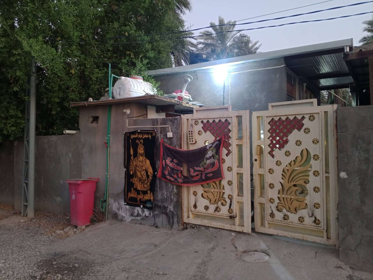بسم الله الرحمن الرحيم
البيع

بيت مساحة 335م 

مشتمل مساحه 120م  طابو زراعي سند 25 تحويل ثاني يوم كافة الخدمات موجودة 

حي الاسرة بل قرب من سيد نور شارع بيت حجي عربي 

بيت يحتور على ستقبال 4×8 ///4غرف نوم صاله كبيره مطبخ كبير صحيات داخل وخارج حديقه كراج غرفتين نوم عدد 2مع صاله طابق ثاني مع صحيات 
مشتمل استقبال مع غرفة نوم وصاله ومطبخ صحيات داخل وخارج استفسار اتصل على سيد علي‏‪***********‬‏((////‏سيد عدنان‪***********‬‏/////‏‪***********‬‏

