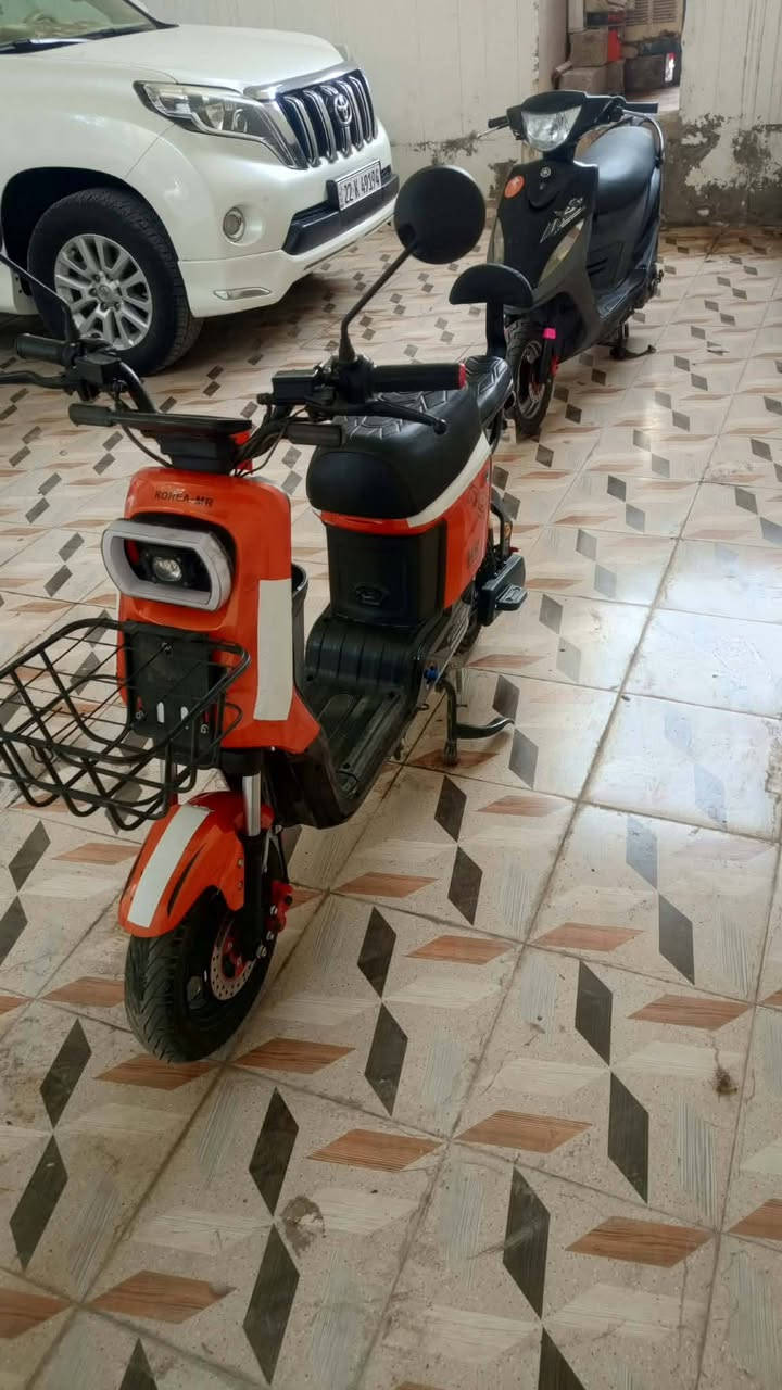 دراجه شحنR8 بطارية 5جديده البارحة شادهن ديالى بلدروز السعر 450وبيها مجال قليل ***********/0770902573

