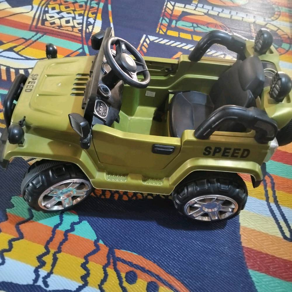 للبيع سيارة شحن أطفال 🚘
​المواصفات:
✅ تشتغل بريمونت للأطفال الصغار + قيادة يدوية للطفل.
✅ تمشي أمام وخلف.
✅ بيها أغاني وموسيقى وإضاءات (كلوبات واشاير وهورن). 
✅ السيارة نظيفة وكلشي بيها شغال.
​السعر: خاص واتساب 
الهاتف: [***********]