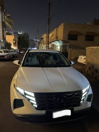 توكسان 2024خليجي ماشيه60,000كيلو متر السياره نظيفه جداً مواصفات السيار...