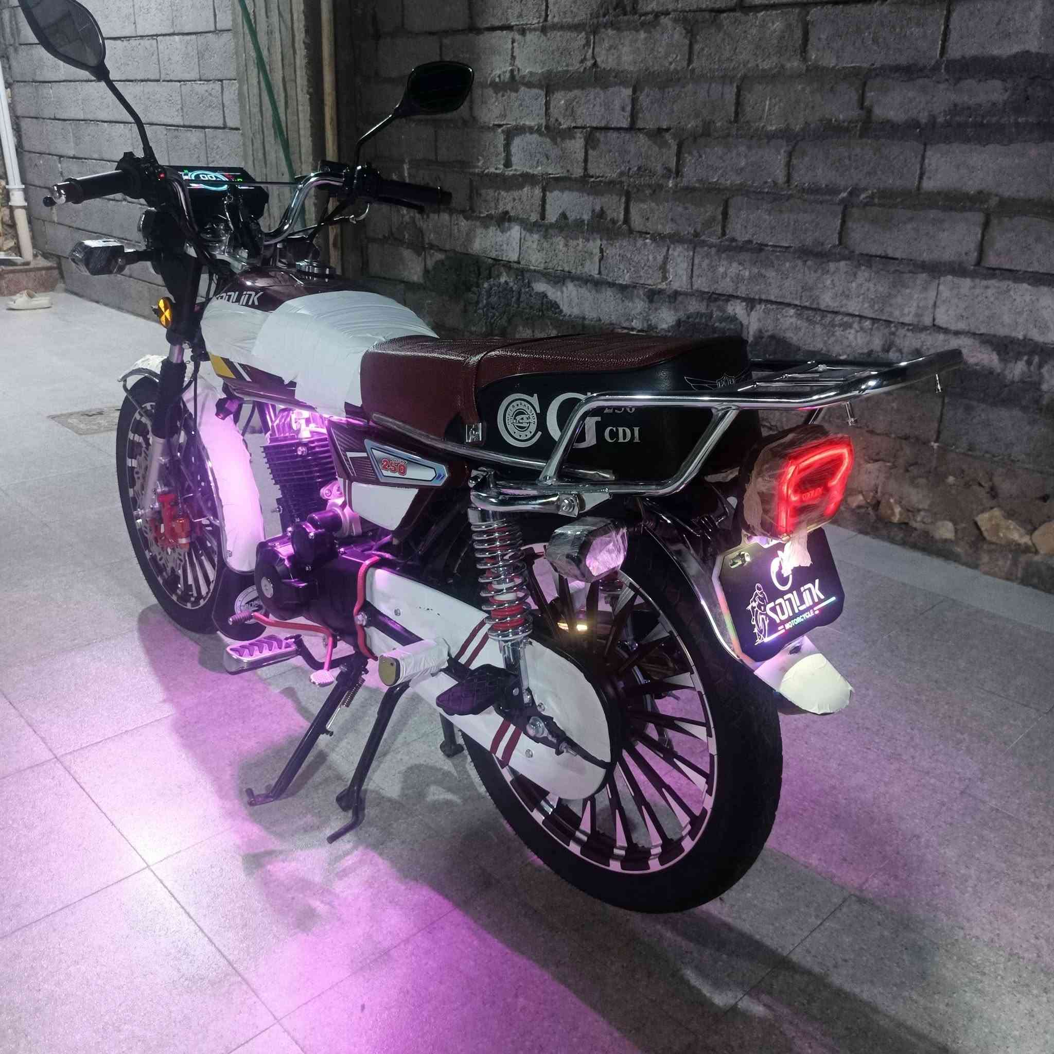 السلام عليكم شباب دراجة إيراني سولنك مكينة  250CC للبيع الدراجة ماصار هواي من مشدوده وماناقصها برغي واحد نشاط فول سعرها مليون و 350 وبيها مجال الشراي يتصل ***********
