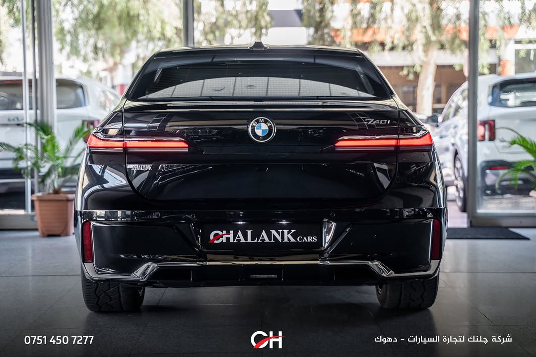 ⁨	BMW 740i

السنة: 2025
الممشى: 38,000 ميل
الحالة: USA Clean
التجهيز: Full Option
الموقع: دهوك

المحرك ونظام الدفع:

* محرك 6 سلندر خطي 3.0 لتر TwinPower Turbo
* القوة: 375 حصان
* العزم: 540 نيوتن متر
* ناقل حركة أوتوماتيك 8 سرعات
* نظام دفع RWD
* تسارع 0–100 كم/س: حوالي 5.0 ثوانٍ

المواصفات:

* فئة 740i Full Option
* BMW Curved Display
* شاشة خلفية BMW Theatre Screen
* نظام صوت harman/ kardon
* مقاعد جلد فاخرة
* مقاعد أمامية كهربائية مع ذاكرة
* تدفئة وتبريد المقاعد
* مساج للمقاعد
* فتحة سقف بانوراما
* أبواب Soft Close
* دخول وتشغيل ذكي
* إضاءة داخلية Ambient Lighting
* كاميرات 360°
* حساسات أمامية وخلفية
* Head-Up Display
* نظام قيادة شبه ذاتي
* أنظمة أمان ومساعدة السائق
* مصابيح LED
* جنوط ألمنيوم
* ناظور ليلي

📞 ***********
شركة جلنك وليد صبري – دهوك

#Chalank_cars_duhok⁩

نص مكتوب في الصور:
- *********** CH شركة چلنك لتجارة السيارات - دهوك
- *********** شركة چلنك لتجارة السيارات - دهوك