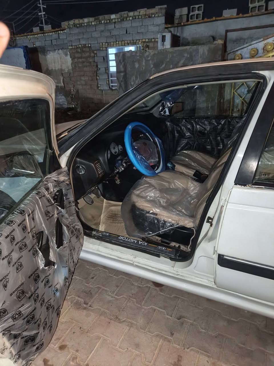 سلام عليكم
بيجو بارص مديل 2013 رقم بصره 
سنويه 2030 تحويل ثاني يوم
سياره دواخل  بطاين جدد دوشمه ارضيه كله جديد
تخم تاير حداديه جديد   ومعمره هلالات فقط 
السياره كير مكينه  ماصارلي شهرين من شاده مكفولات جاهزة انكر سويج وترايك للبصره
السعر 33 وبيه مجال مكان السياره العماره لتواصل *********** 
مستعجل عل بيعته 
مو شراي لاتخابر
