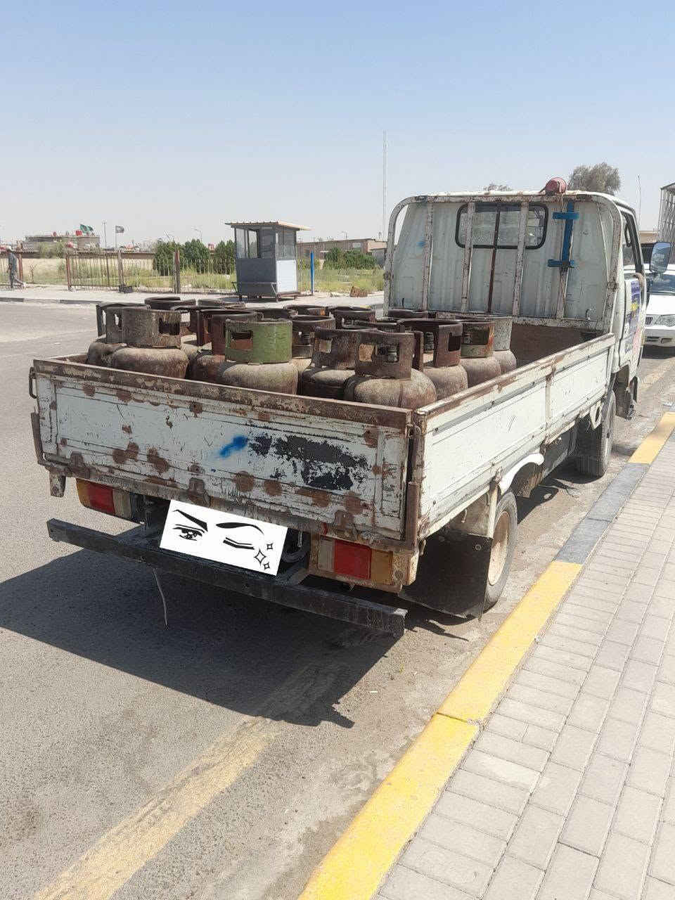 سلام عليكم اهل الكروب المرام تيوتا داينا بترا سيارة بسمي موديل ٢٠٠٠ مكينة كيا ٣٠٠٠ حصة كاز ٤٠ سيارة مال جناية باقي التفاصيل اتصل على هذا الرقم ***********
